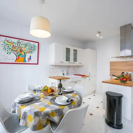 Picasso - Old Town - Happy Apartment *