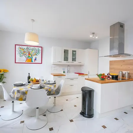 Διαμέρισμα Picasso - Old Town - Happy