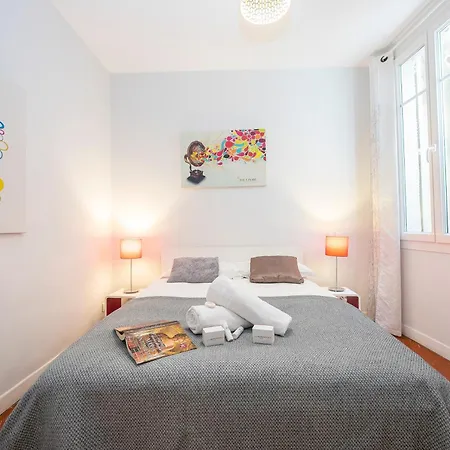 Picasso - Old Town - Happy * Αντίμπ