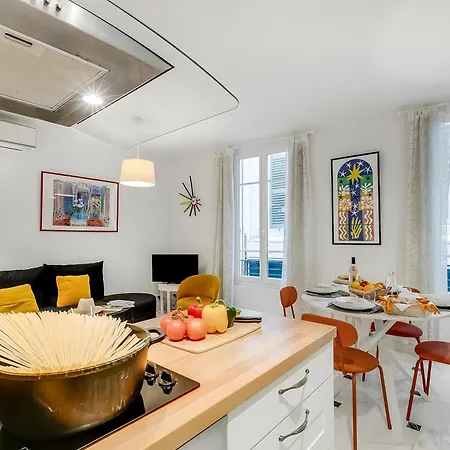 Picasso - Old Town - Happy * Αντίμπ