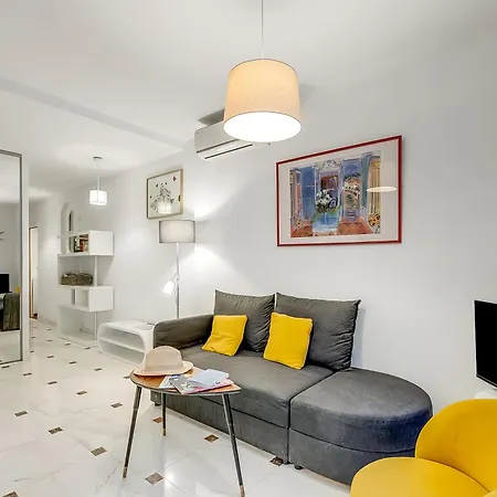 Picasso - Old Town - Happy * Αντίμπ