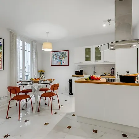 Picasso - Old Town - Happy * Αντίμπ